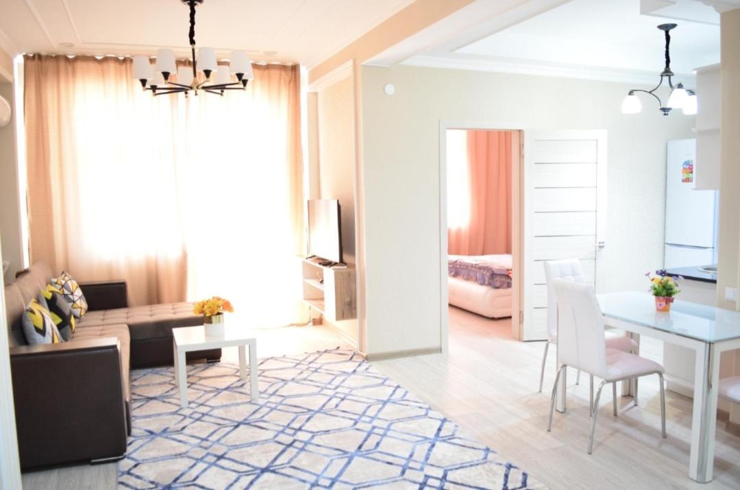 White Apartment With Panoramic View In The Center 비슈케크 외부 사진